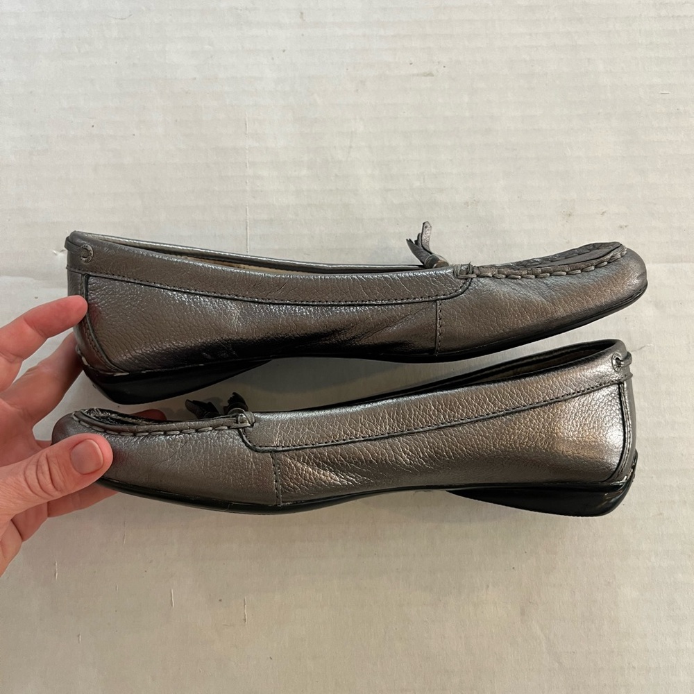 Sperry Topsider Metallic boat shoes flats silver with tassel EUC size 7 - Picture 9 of 10